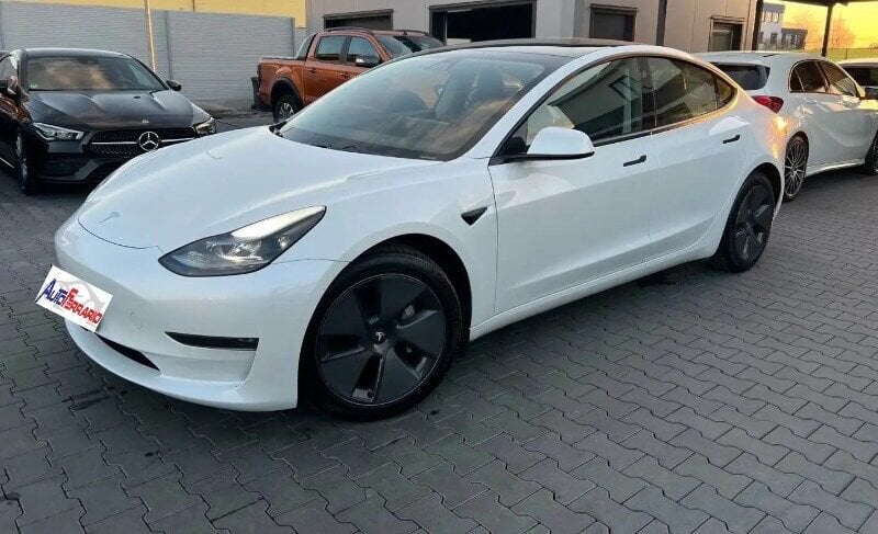 Foto Model 3