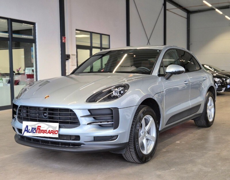 PORSCHE Macan