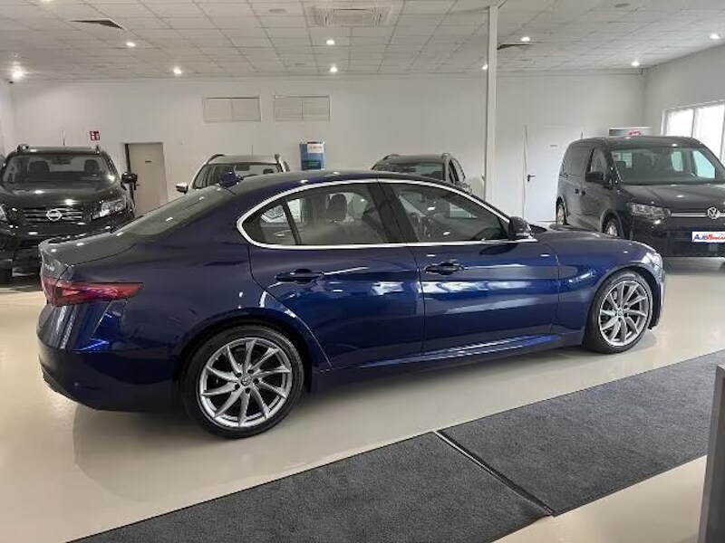 ALFA ROMEO Giulia (2016)