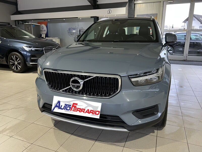 VOLVO XC40 (2017-->)