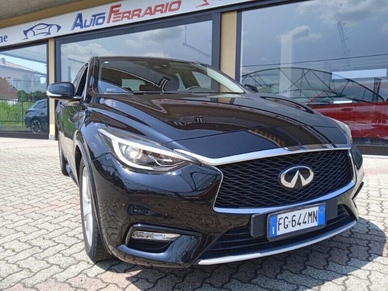 Infiniti Q30